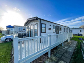 Beautiful Caravan With Free Wifi At Broadland Sands Holiday Park Ref 20292Bs